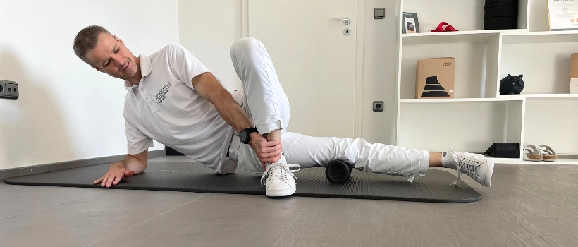 Liebscher & Bracht Faszienrollmassage Hüfte Gesäss