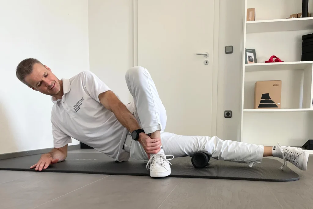 Liebscher & Bracht Faszienrollmassage Hüfte Gesäss