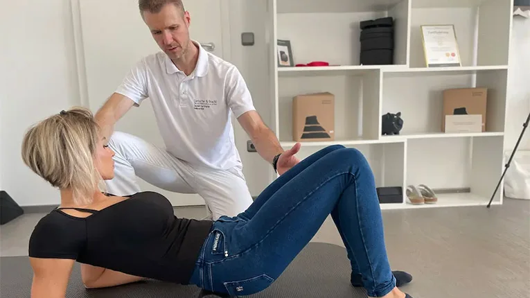Liebscher-Bracht-Faszien-Rollmassage-1